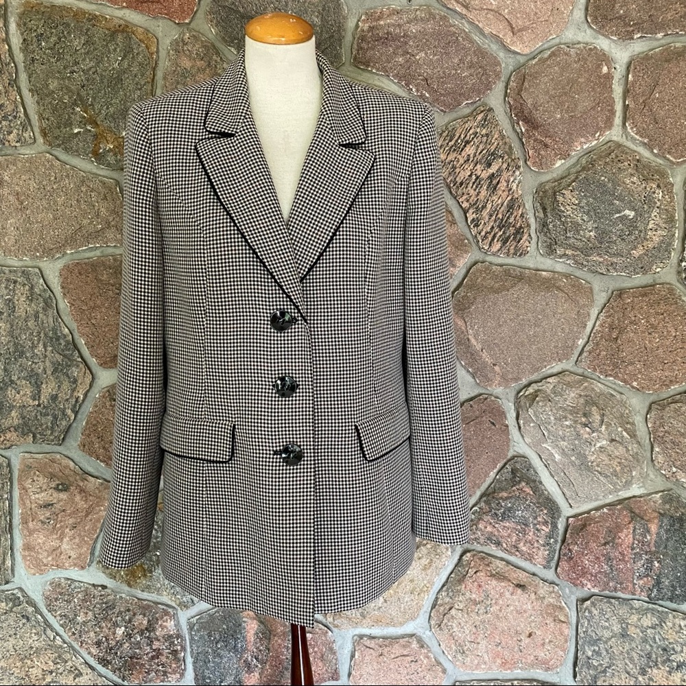 Beautiful Eva Picone Blazer with padded Shoulders.